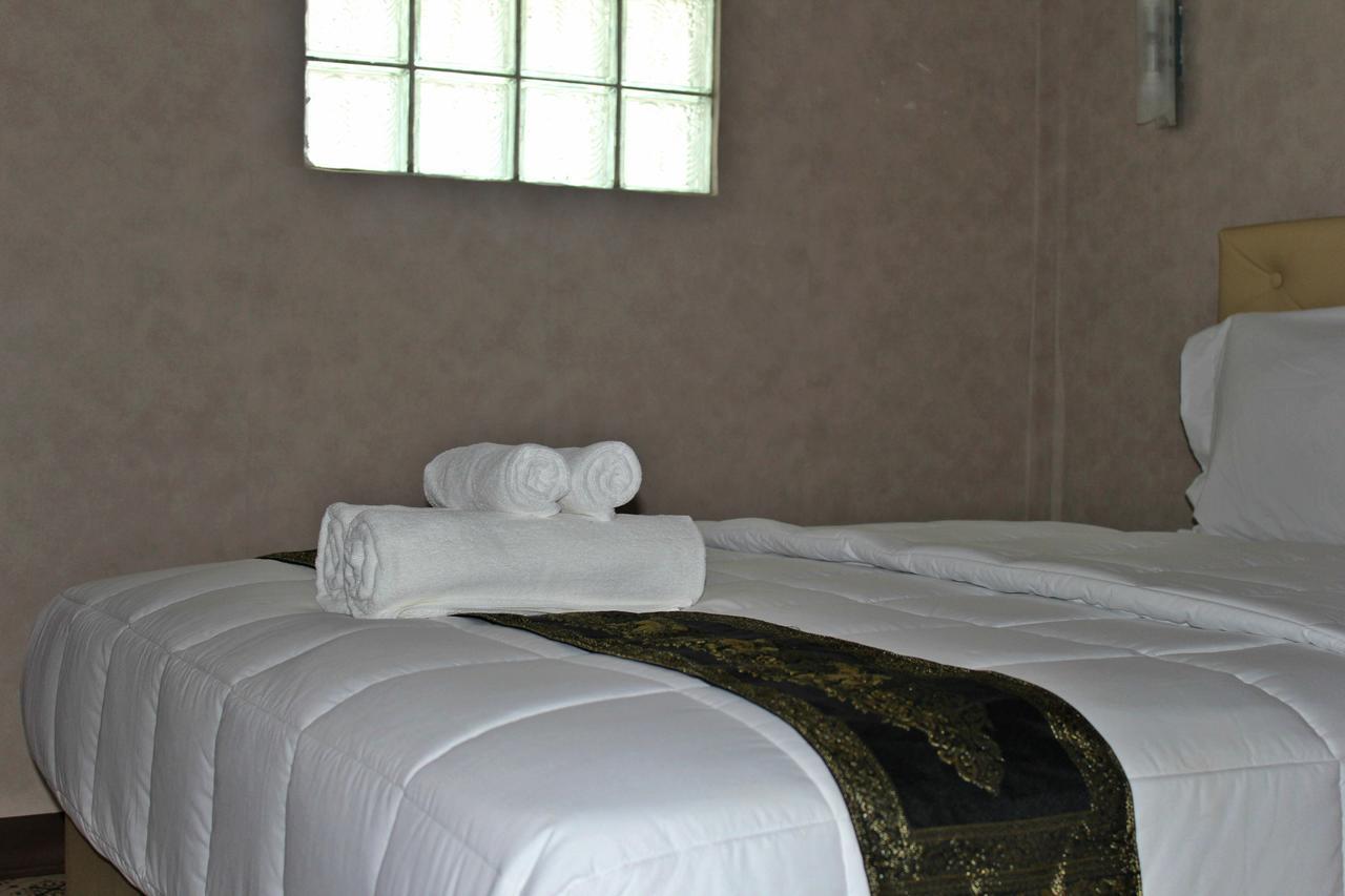 Everest Boutique Hotel Bangkok Exterior photo